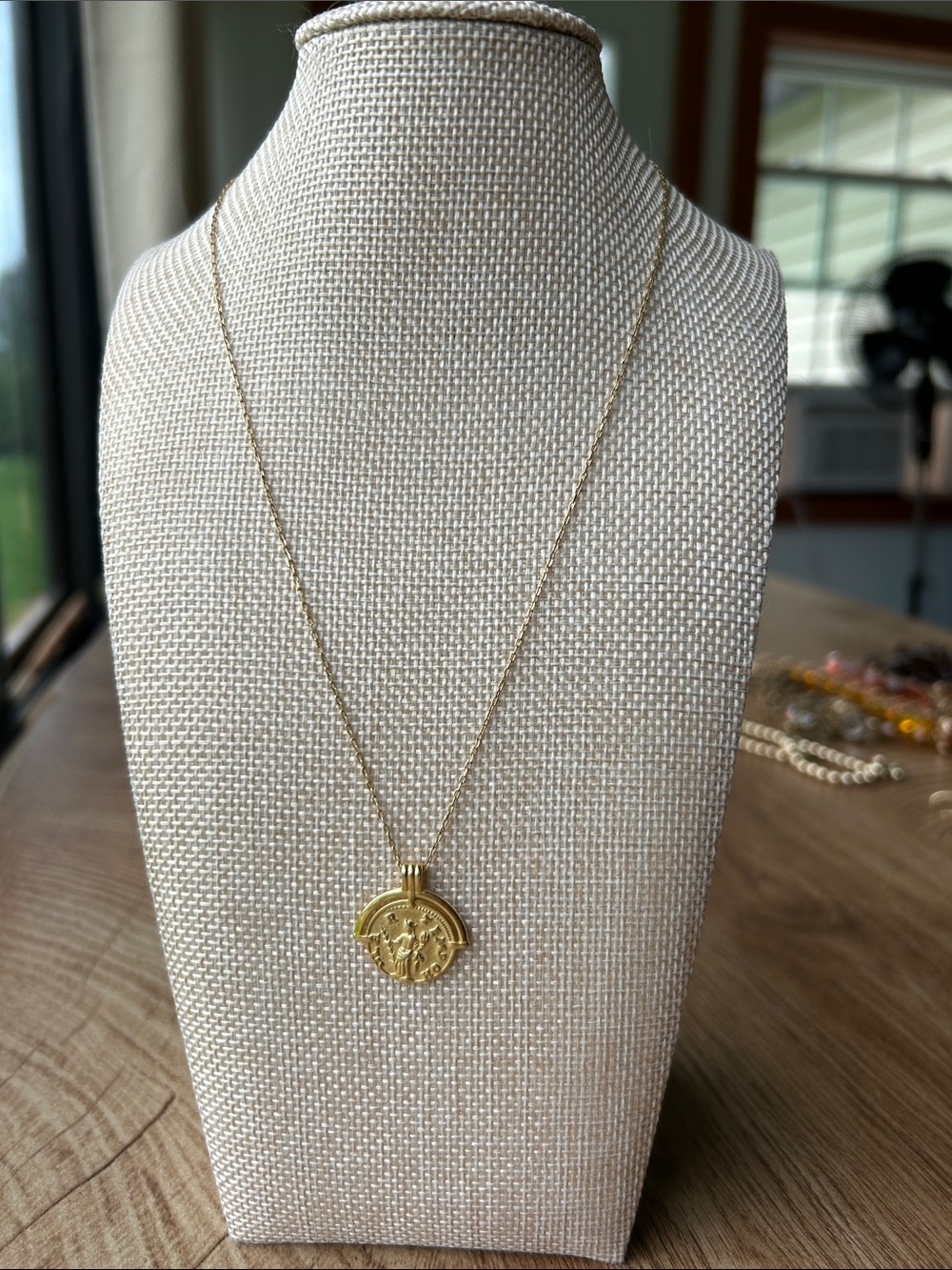 Gold Medallion Pendant Necklace NWOT
